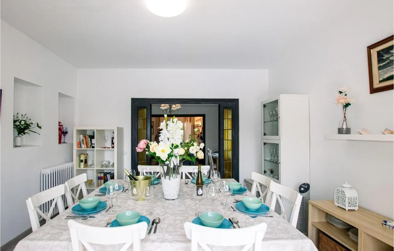 Lovely Home In Alella With Kitchen